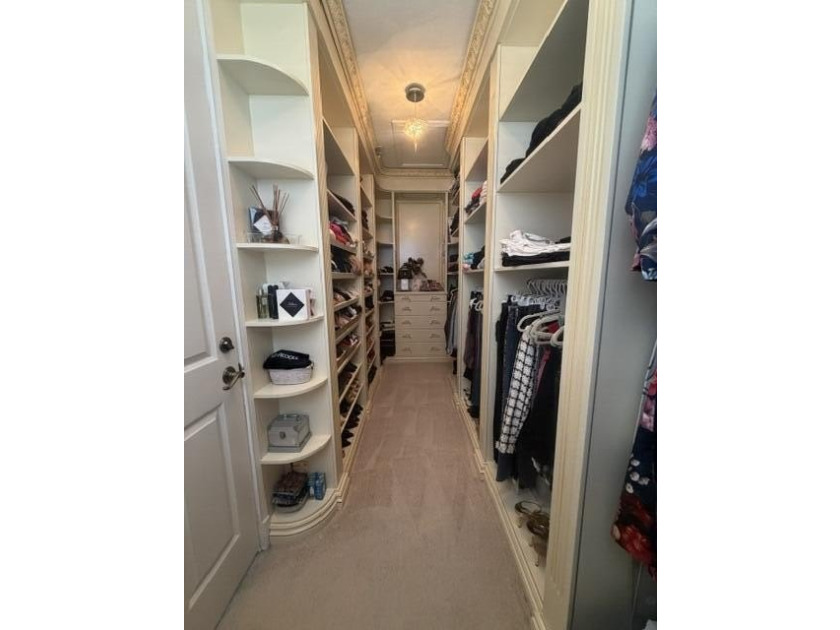 Location &amp; Luxury! Super low 300/m HOA, on prime lot, spacious - photo 27