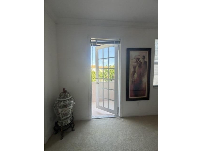 Location &amp; Luxury! Super low 300/m HOA, on prime lot, spacious - photo 29