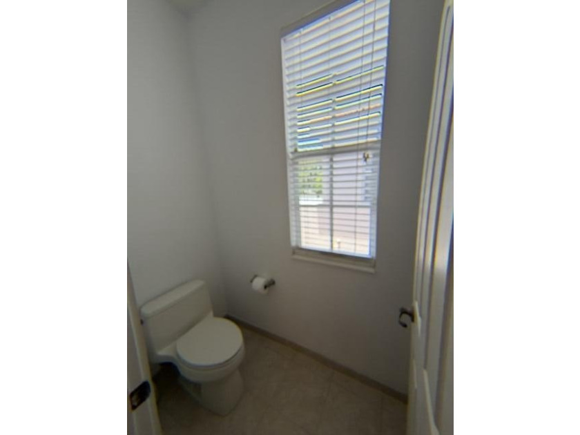 Location &amp; Luxury! Super low 300/m HOA, on prime lot, spacious - photo 34