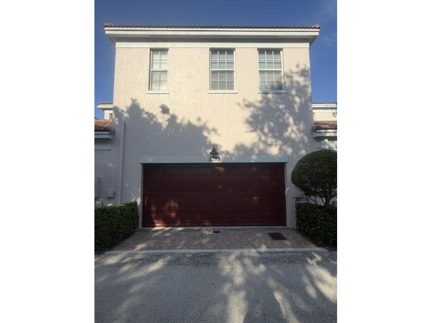 Location &amp; Luxury! Super low 300/m HOA, on prime lot, spacious - photo 42
