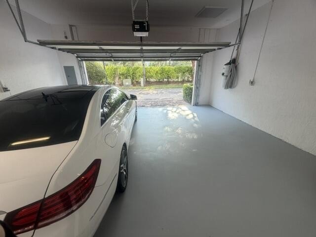 Location &amp; Luxury! Super low 300/m HOA, on prime lot, spacious - photo 44
