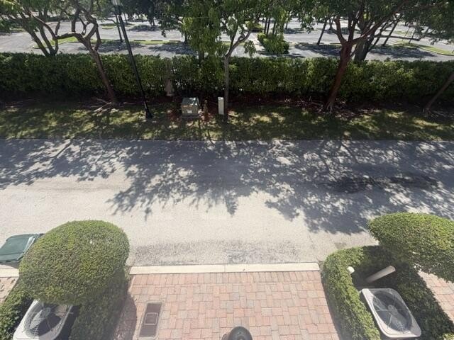 Location &amp; Luxury! Super low 300/m HOA, on prime lot, spacious - photo 46