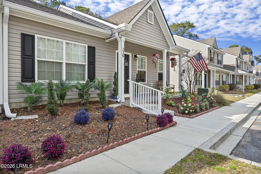 Enjoy easy, single-level living in this beautifully designed - photo 3
