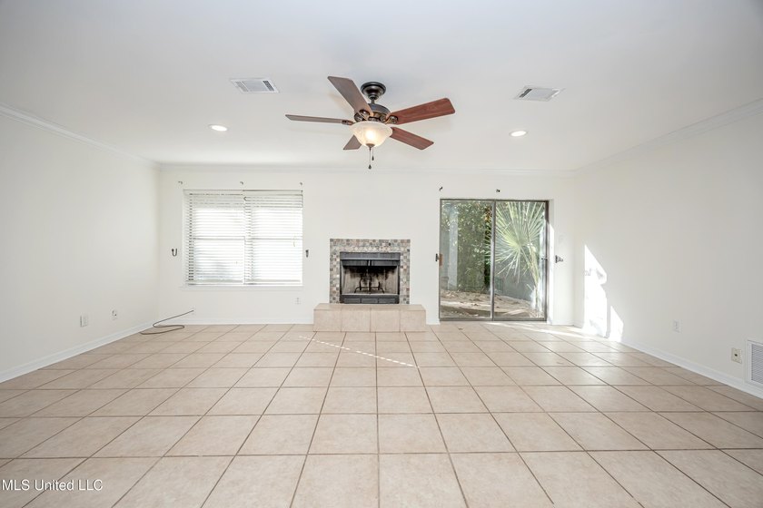 Located close to downtown Ocean Springs, a quick bicycle or walk - photo 11