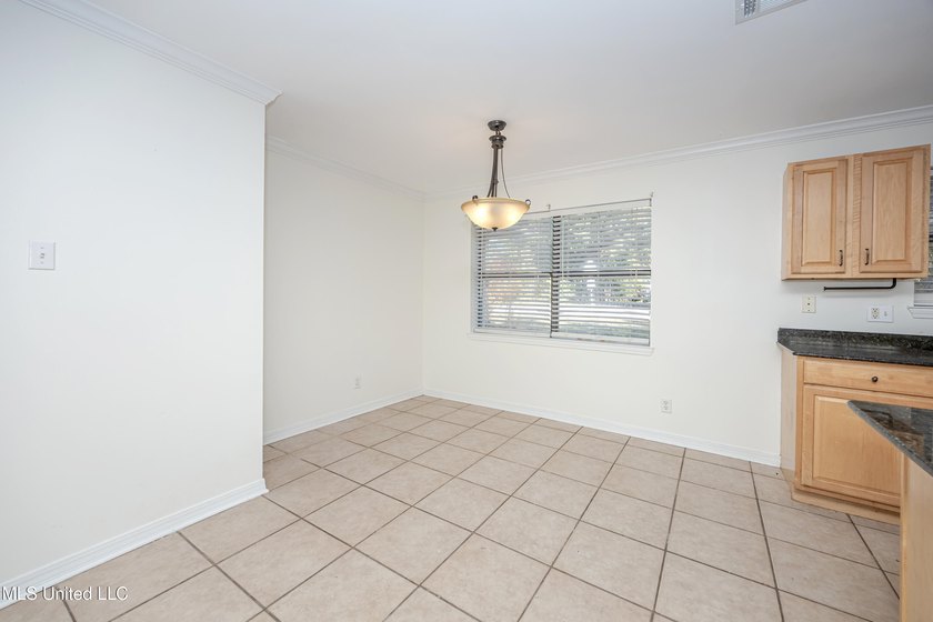 Located close to downtown Ocean Springs, a quick bicycle or walk - photo 12
