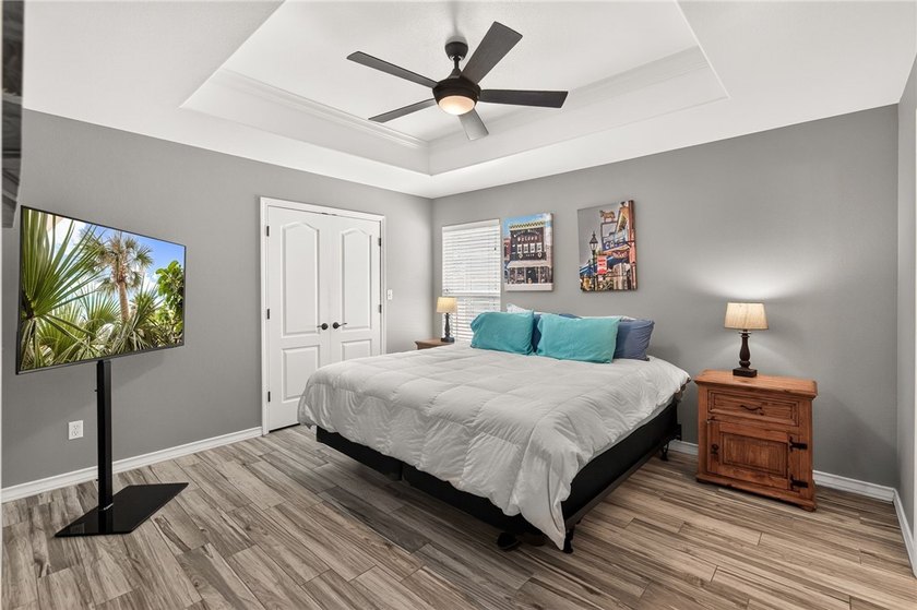PRIME LOCATION! BEACH &amp; GULF VIEW TOWNHOME DIRECTLY ACROSS FROM - photo 16