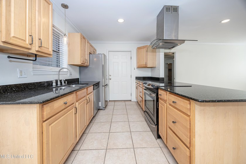 Located close to downtown Ocean Springs, a quick bicycle or walk - photo 16
