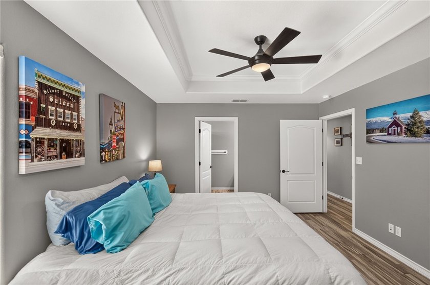 PRIME LOCATION! BEACH &amp; GULF VIEW TOWNHOME DIRECTLY ACROSS FROM - photo 17