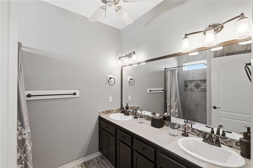 PRIME LOCATION! BEACH &amp; GULF VIEW TOWNHOME DIRECTLY ACROSS FROM - photo 18