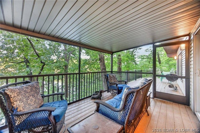 Experience the best of Lake of the Ozarks living in this - photo 8
