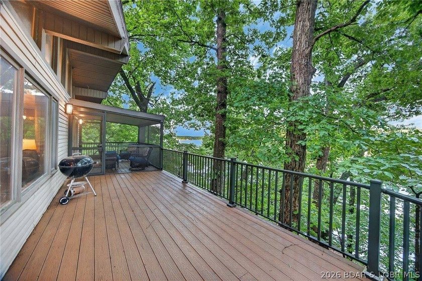Experience the best of Lake of the Ozarks living in this - photo 9
