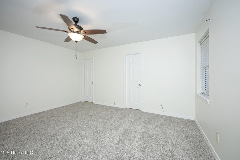 Located close to downtown Ocean Springs, a quick bicycle or walk - photo 20