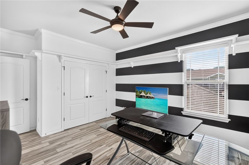 PRIME LOCATION! BEACH &amp; GULF VIEW TOWNHOME DIRECTLY ACROSS FROM - photo 27