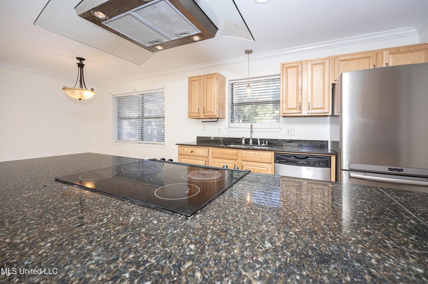 Located close to downtown Ocean Springs, a quick bicycle or walk - photo 28