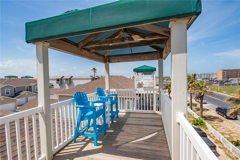 PRIME LOCATION! BEACH &amp; GULF VIEW TOWNHOME DIRECTLY ACROSS FROM - photo 32