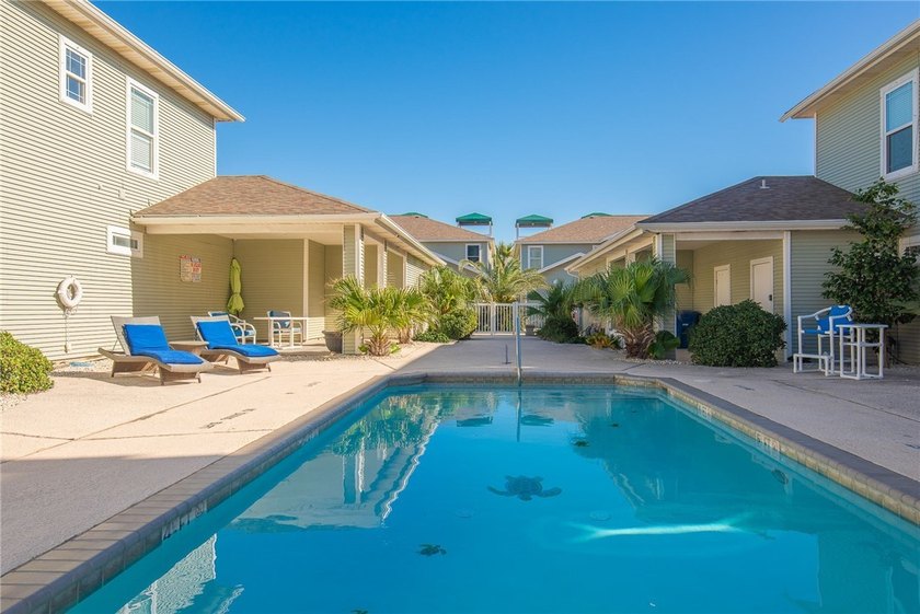 PRIME LOCATION! BEACH &amp; GULF VIEW TOWNHOME DIRECTLY ACROSS FROM - photo 35