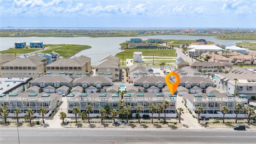 PRIME LOCATION! BEACH &amp; GULF VIEW TOWNHOME DIRECTLY ACROSS FROM - photo 38