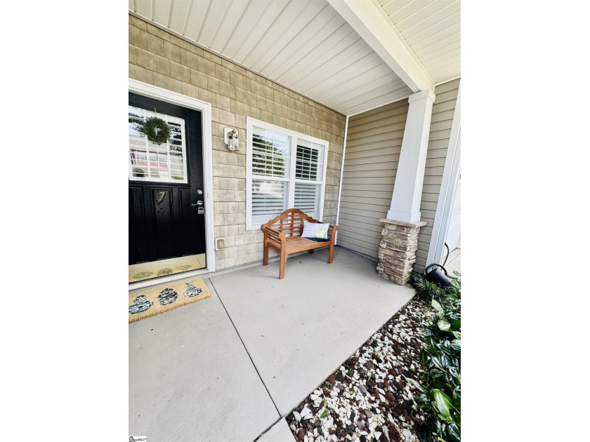 Phenomenal Location - within walking distance to nearby shoppes - photo 3