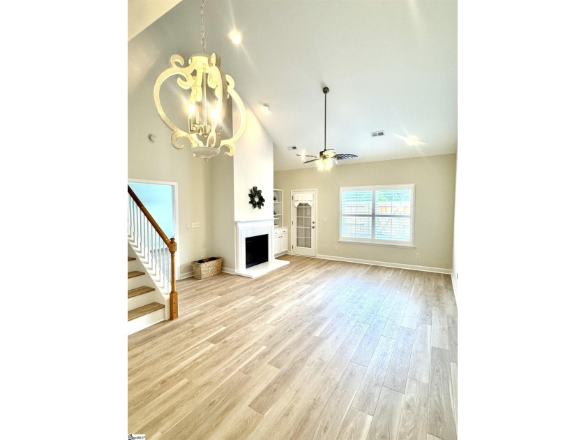 Phenomenal Location - within walking distance to nearby shoppes - photo 4