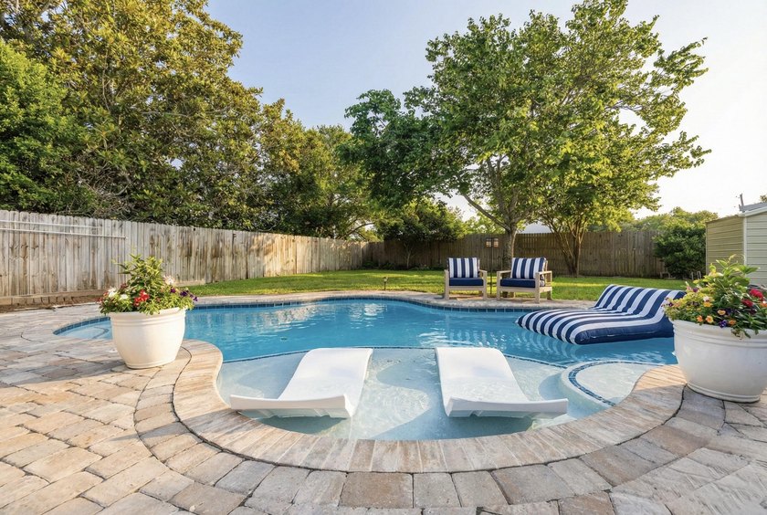 Lowest priced 4-bedroom in Destin with a private pool! Situated - photo 4