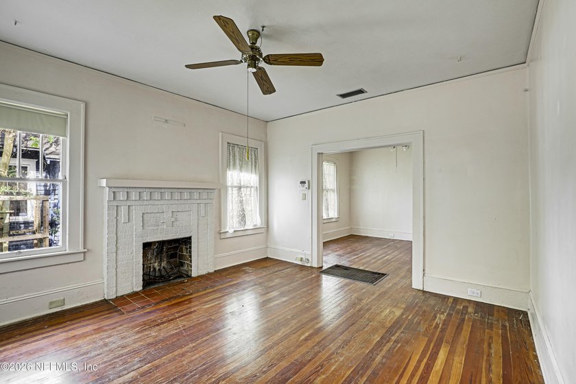 **INVESTOR SPECIAL**UPDATED***GREAT LOCATION** Welcome home to - photo 11