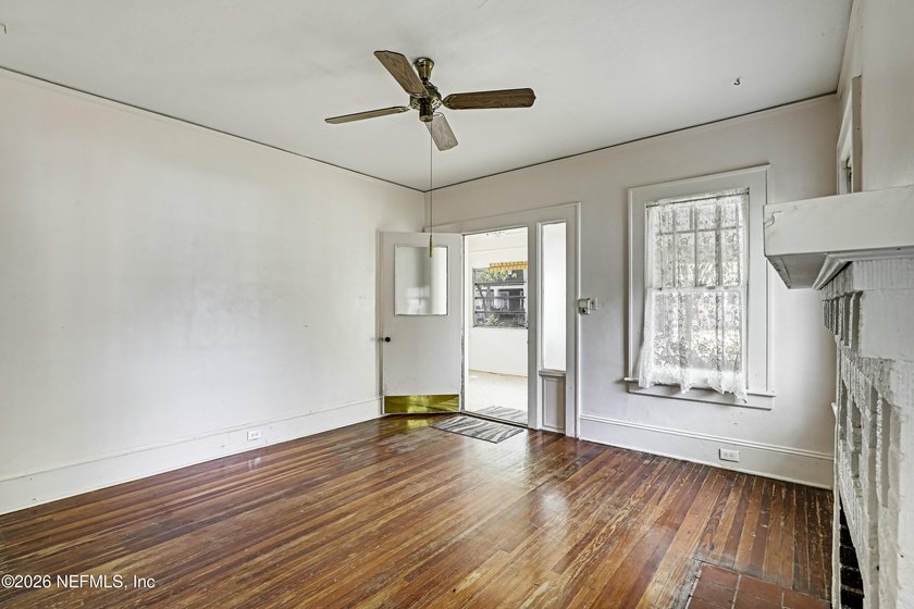 **INVESTOR SPECIAL**UPDATED***GREAT LOCATION** Welcome home to - photo 13