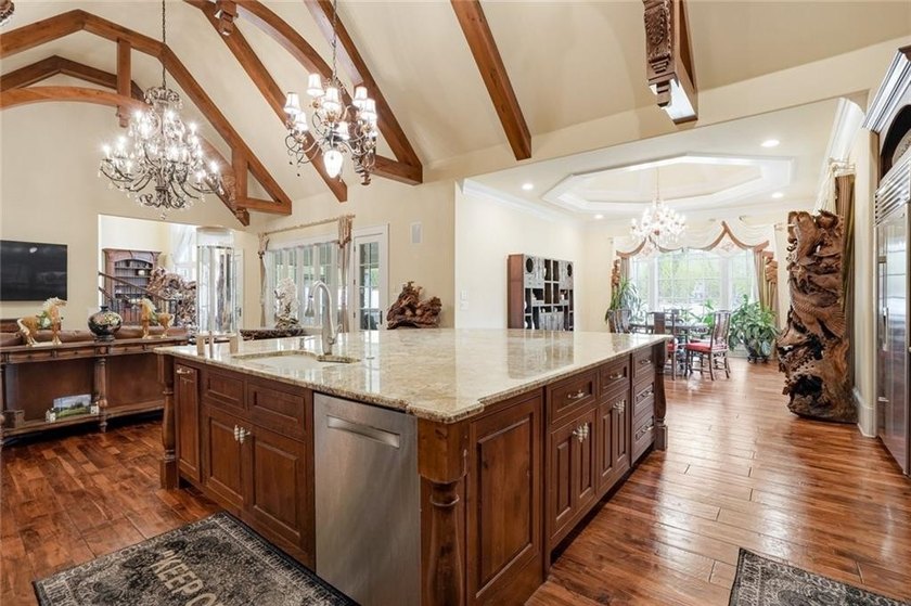 Perfectly positioned within the prestigious gated golf community - photo 14