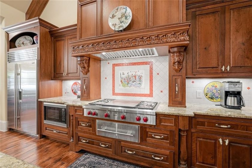 Perfectly positioned within the prestigious gated golf community - photo 15