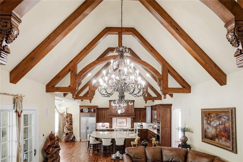 Perfectly positioned within the prestigious gated golf community - photo 16