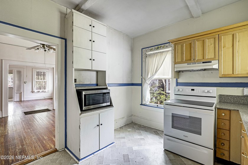 **INVESTOR SPECIAL**UPDATED***GREAT LOCATION** Welcome home to - photo 20