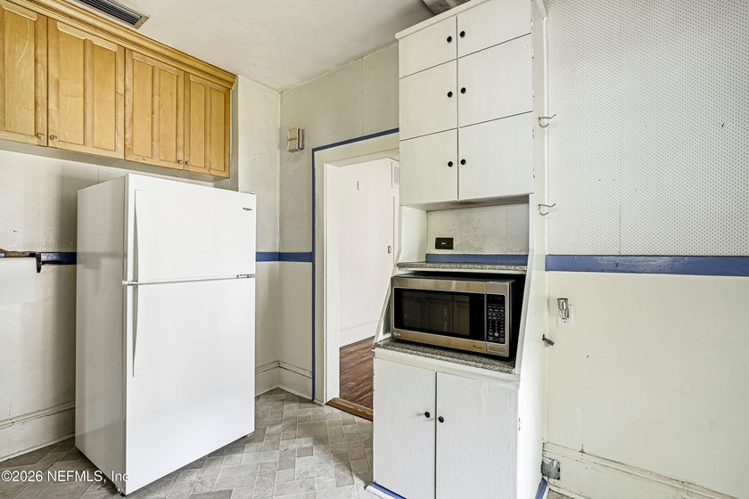 **INVESTOR SPECIAL**UPDATED***GREAT LOCATION** Welcome home to - photo 21