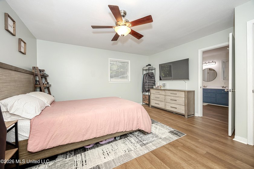 Adorable and well maintained home in the desirable golf - photo 23