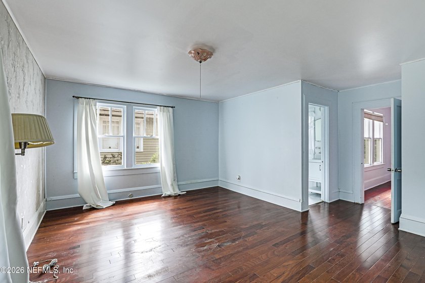 **INVESTOR SPECIAL**UPDATED***GREAT LOCATION** Welcome home to - photo 23