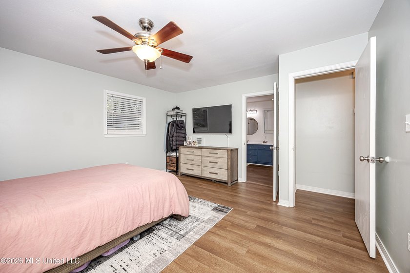 Adorable and well maintained home in the desirable golf - photo 24
