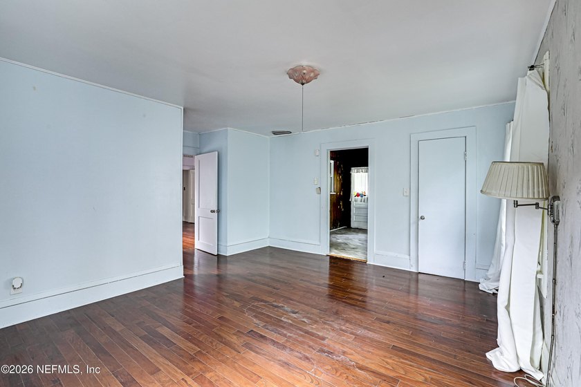 **INVESTOR SPECIAL**UPDATED***GREAT LOCATION** Welcome home to - photo 24