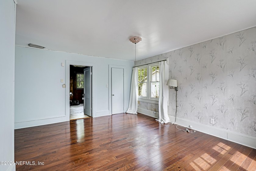 **INVESTOR SPECIAL**UPDATED***GREAT LOCATION** Welcome home to - photo 25