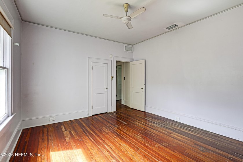 **INVESTOR SPECIAL**UPDATED***GREAT LOCATION** Welcome home to - photo 27