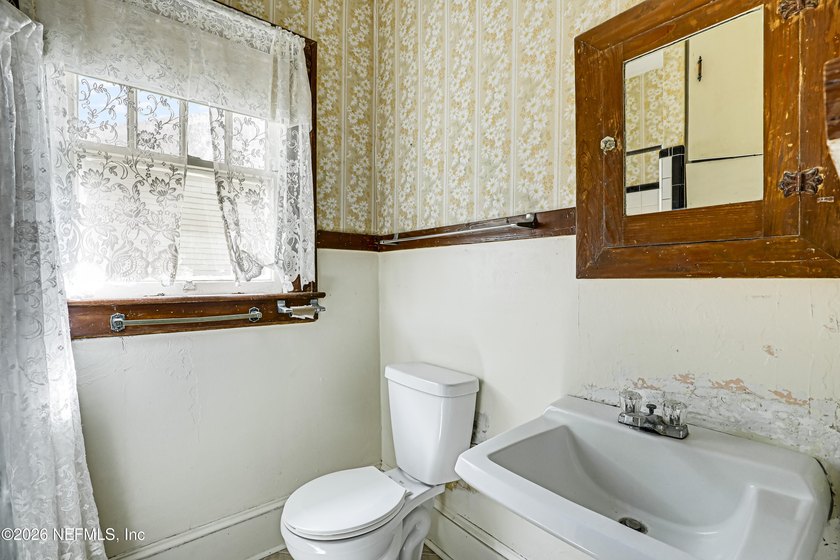 **INVESTOR SPECIAL**UPDATED***GREAT LOCATION** Welcome home to - photo 29