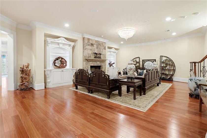 Perfectly positioned within the prestigious gated golf community - photo 34