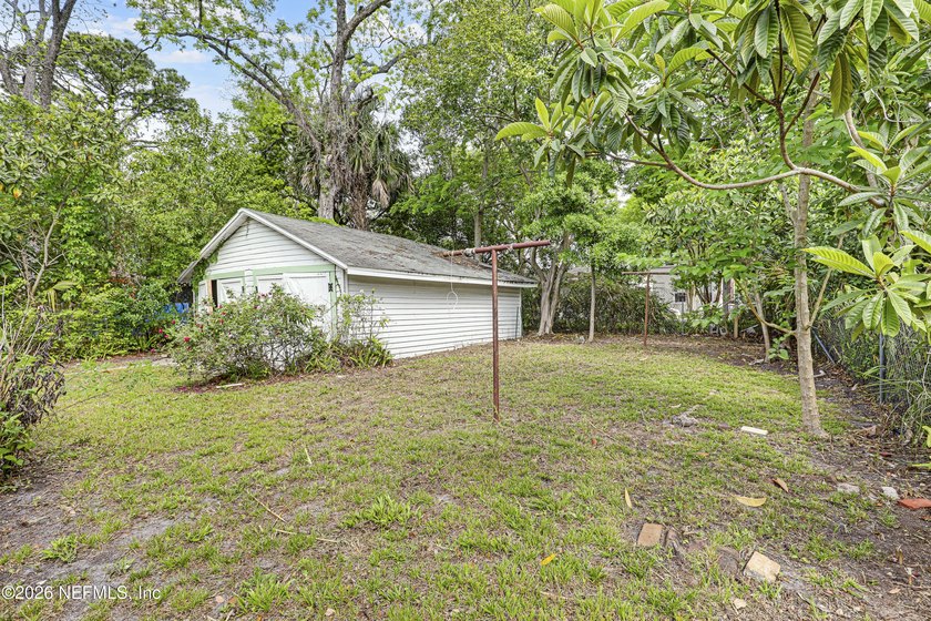 **INVESTOR SPECIAL**UPDATED***GREAT LOCATION** Welcome home to - photo 36