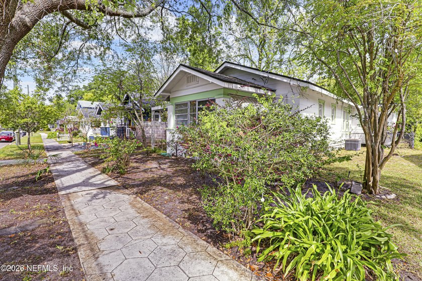 **INVESTOR SPECIAL**UPDATED***GREAT LOCATION** Welcome home to - photo 38