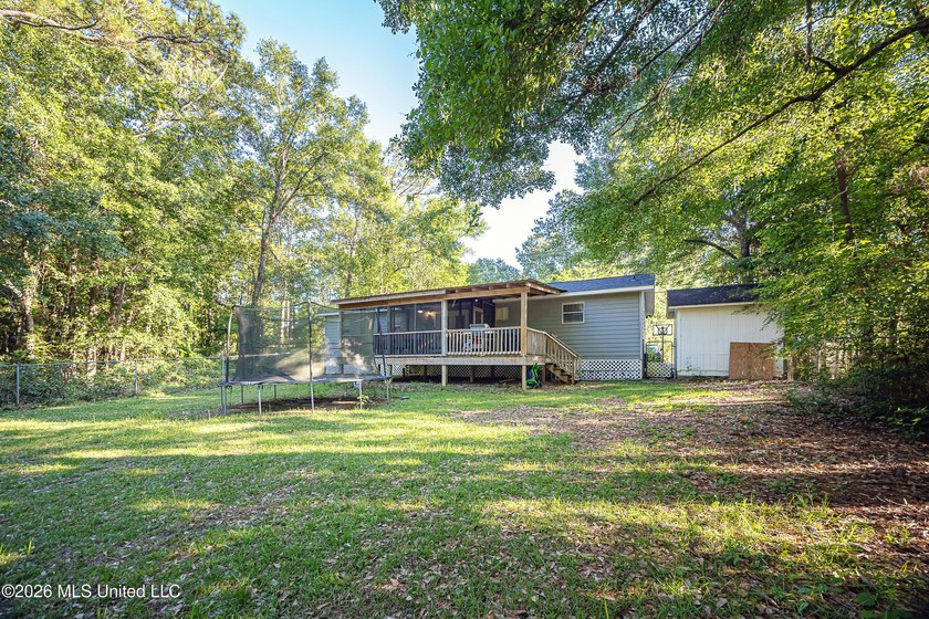 Adorable and well maintained home in the desirable golf - photo 45
