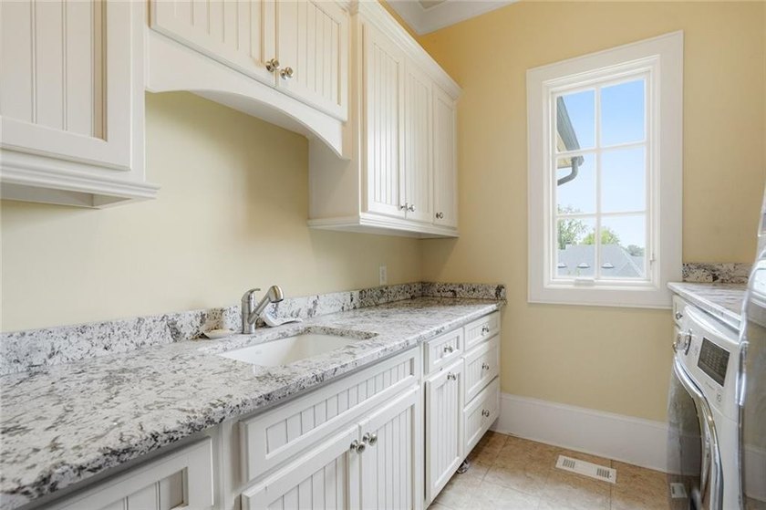 Perfectly positioned within the prestigious gated golf community - photo 47