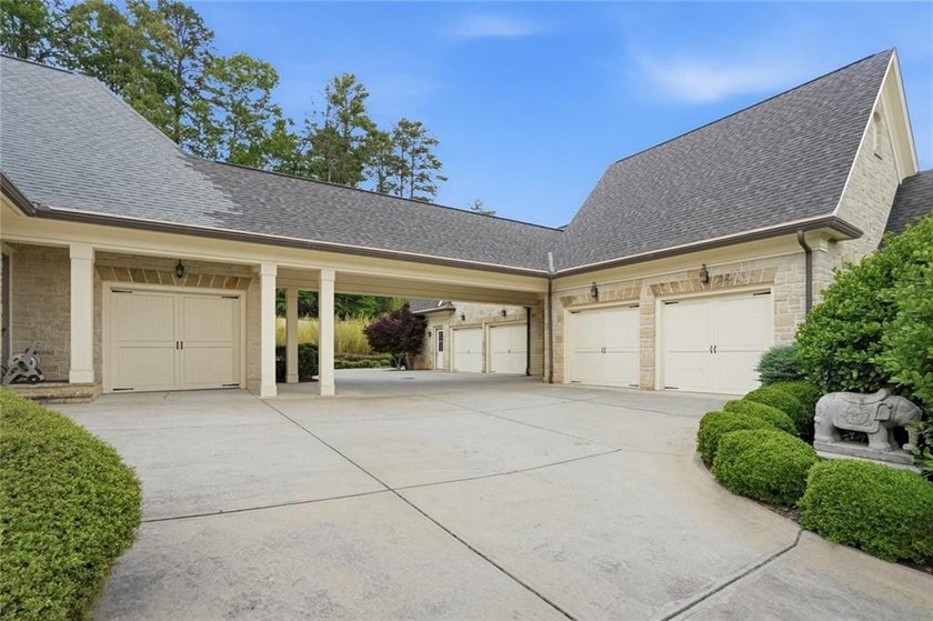 Perfectly positioned within the prestigious gated golf community - photo 50