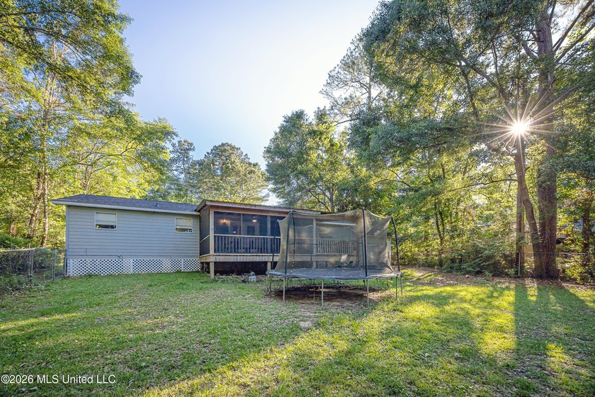 Adorable and well maintained home in the desirable golf - photo 50