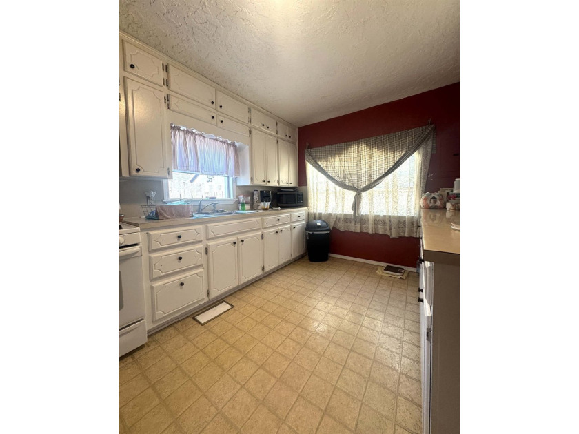Welcome to 1211 NW Arlington Avenue in Lawton, Oklahoma! This - photo 6