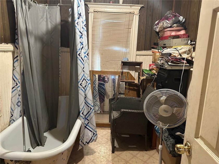 Handyman special perfect for an investor adding to their - photo 6