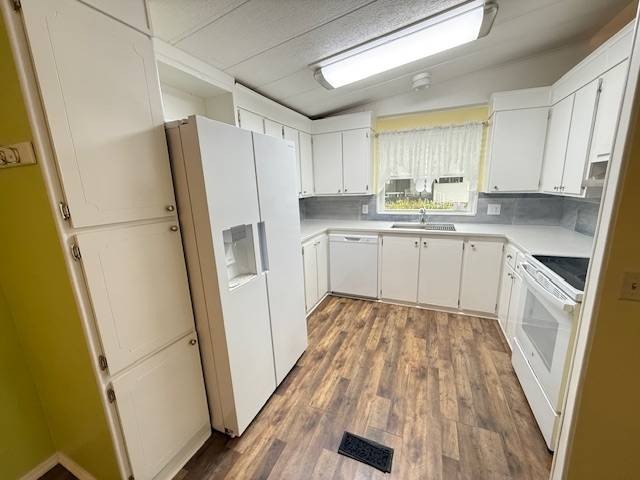Located in quaint Tarpon Springs, Tarpon Glen is a 55+ - photo 11