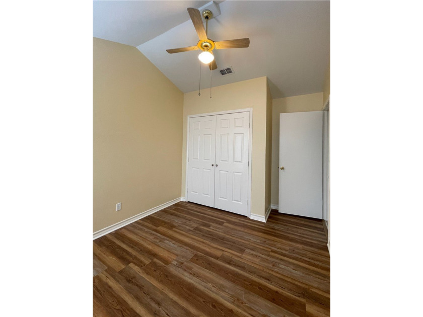 Beautifully &amp; totally redone &amp; updated. Front entrance &amp; walkway - photo 22