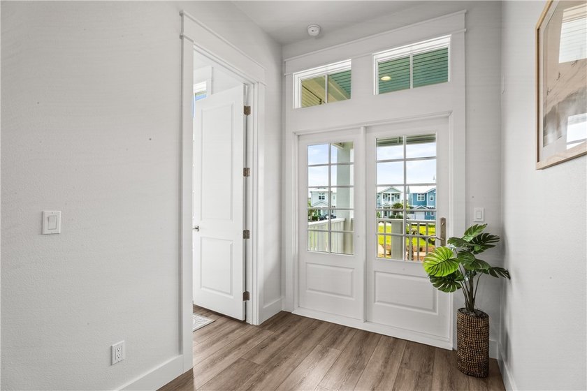 Move right into this beautifully furnished new construction home - photo 11